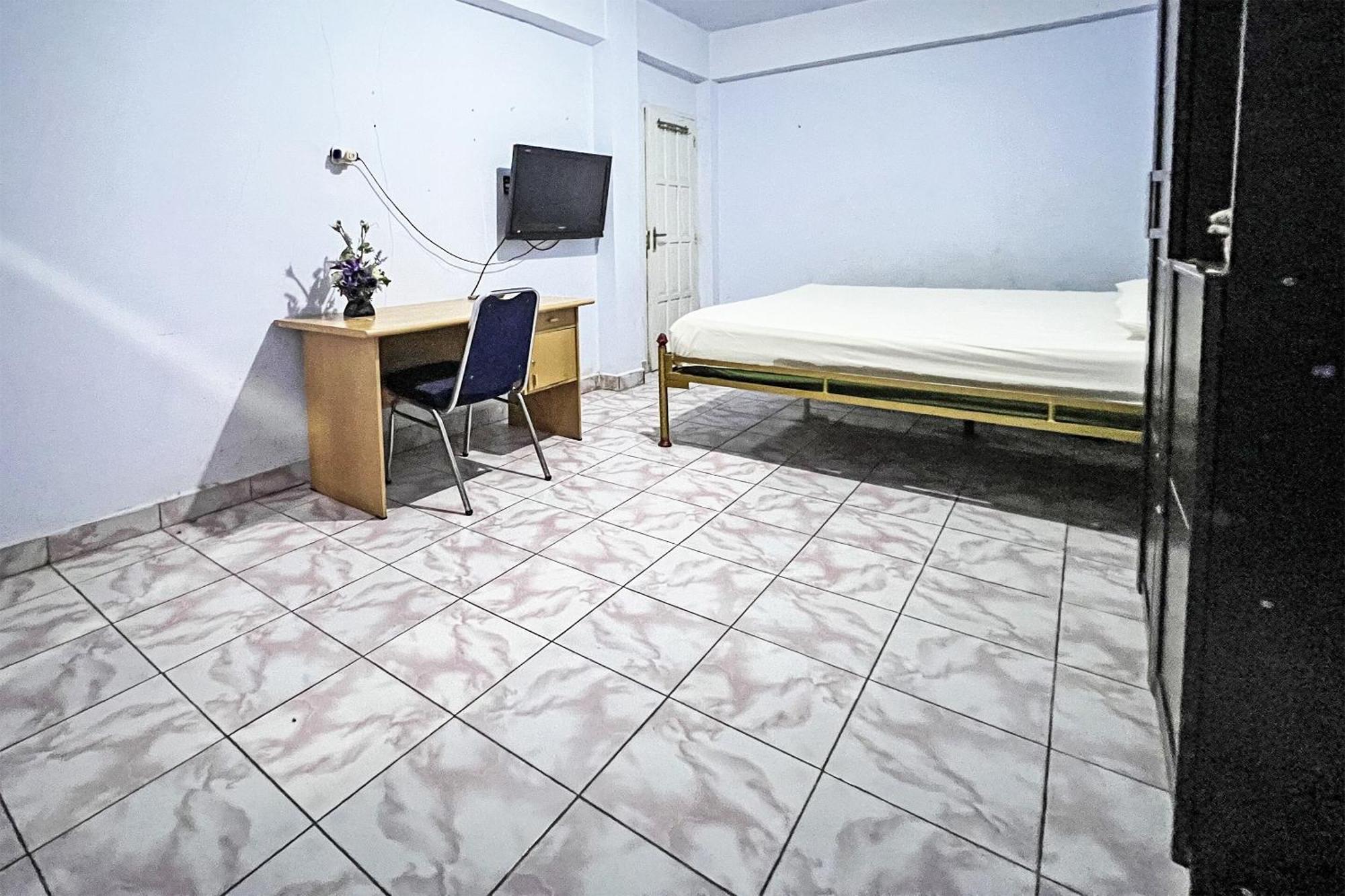 Oyo 91757 Surya Hotelneartaman Anggrek Pkk Watansoppeng Lalabata Zewnętrze zdjęcie