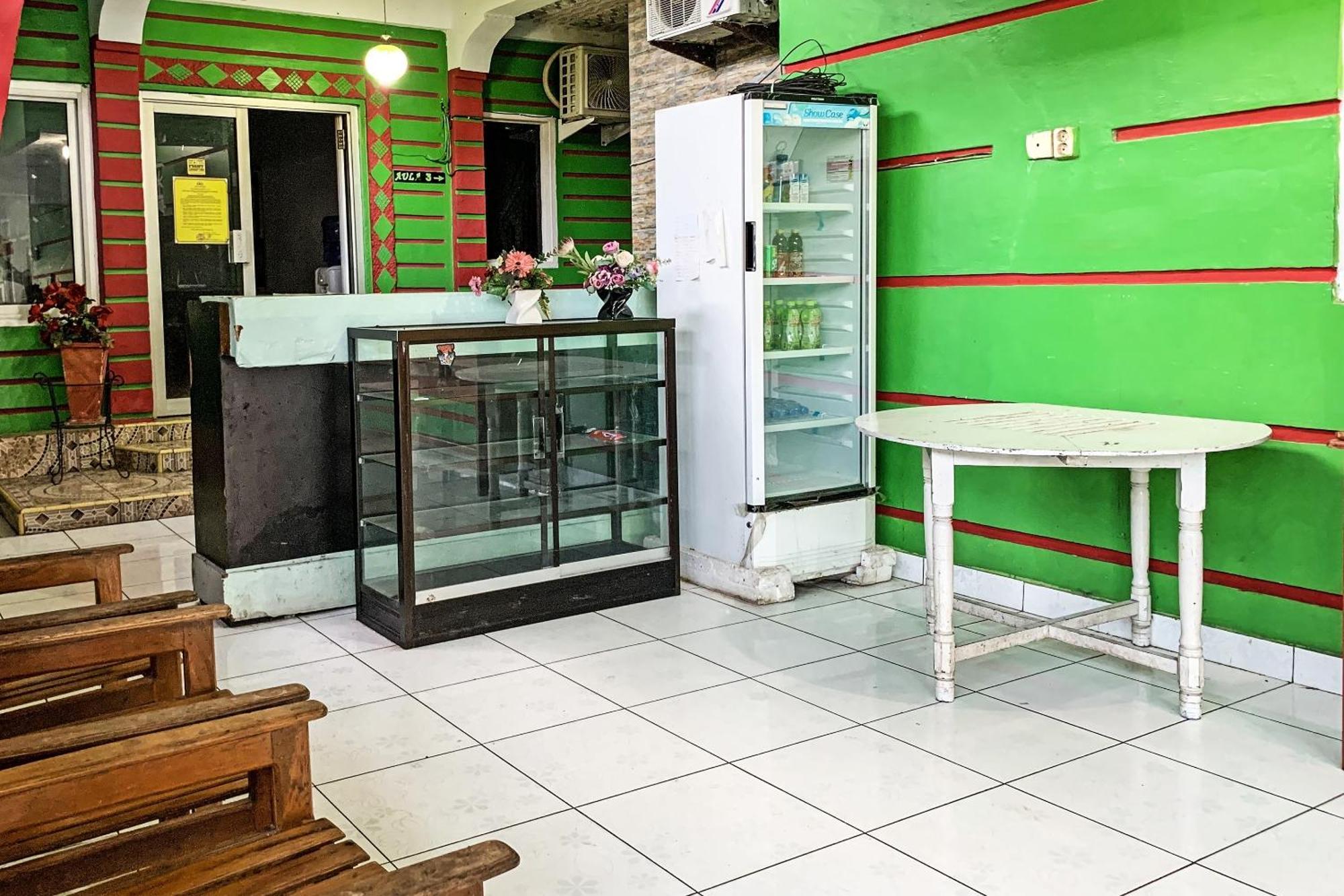 Oyo 91757 Surya Hotelneartaman Anggrek Pkk Watansoppeng Lalabata Zewnętrze zdjęcie